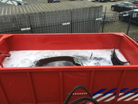 E-Auto im Tauchbad