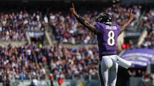 Verbessert sich nach wie vor - und zwar auf allerhöchstem Niveau: Ravens-Star Lamar Jackson.