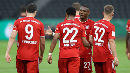 Bayern-Torschützen unter sich: Lewandowski, Gnabry und Alaba (v.l.). Kimmich bereitete das 2:0 mustergültig vor.