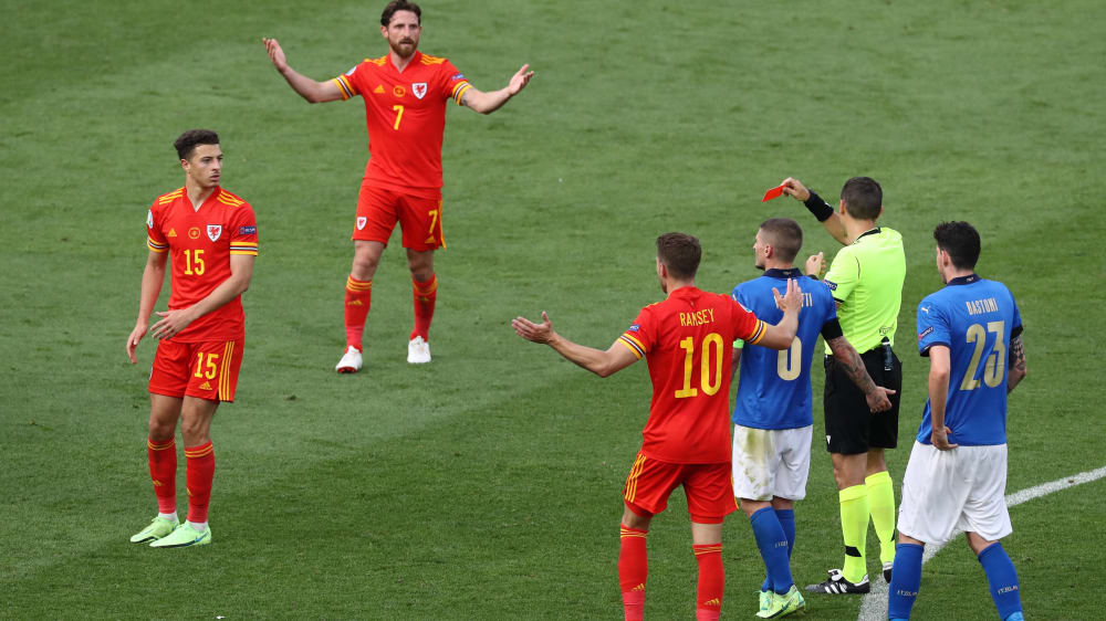 Ethan Ampadu sieht in diesem Augenblick Rot.
