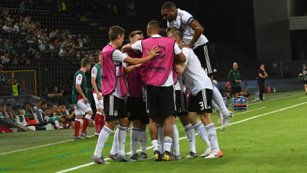 Die deutsche U 21 jubelt: Augsburgs Marco Richter hat die DFB-Auswahl in Führung gebracht.