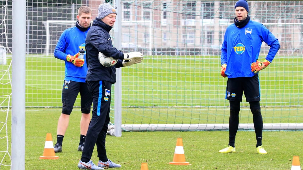 Zsolt Petry trainierte am Mittwoch wieder mit Thomas Kraft und Stammkeeper Rune Jarstein (r.).