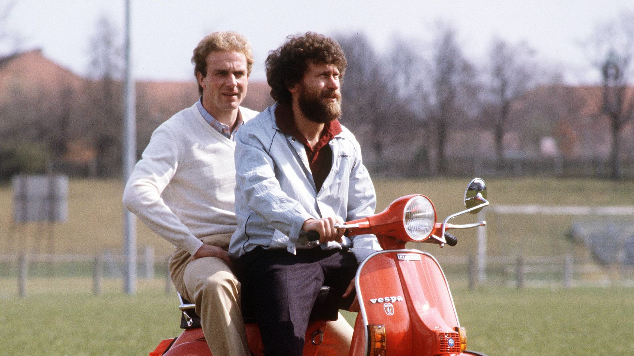 Nicht nur auf dem Feld ein Weltklasse-Duo: Die Bayern-Akteure Karl-Heinz Rummenigge (li.) und Paul Breitner