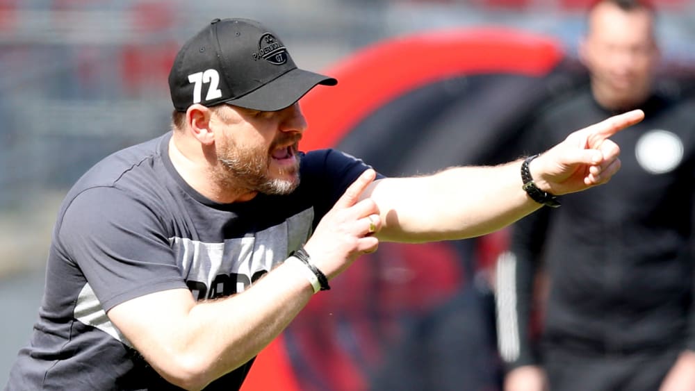 An der Seitenlinie immer mit vollem Engagment dabei: Steffen Baumgart.