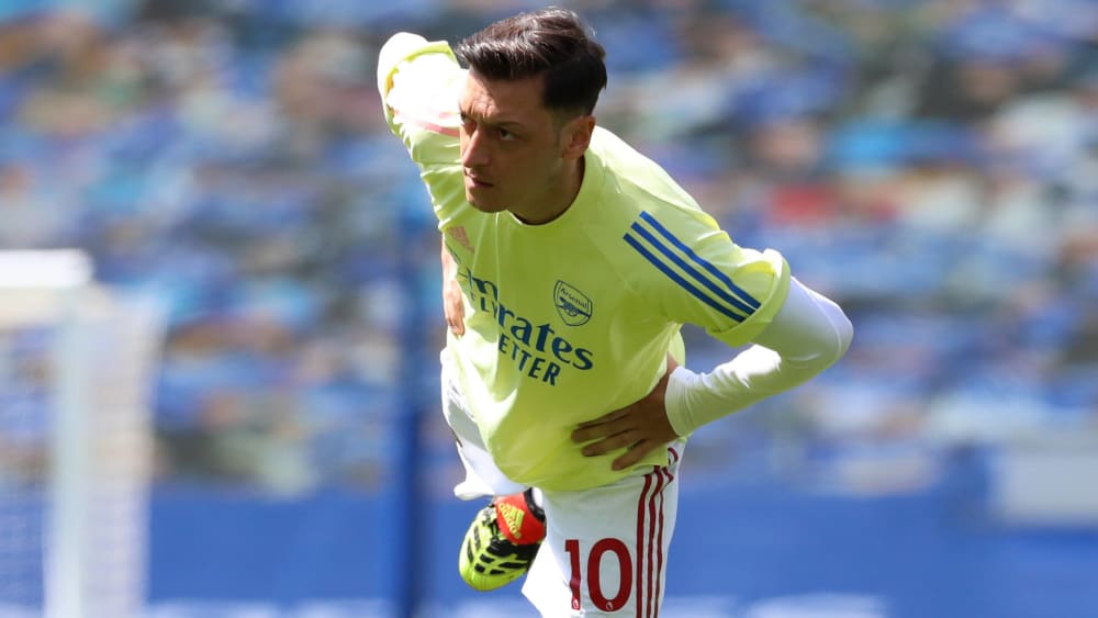 Mesut Özil beim Aufwärmen - spielen durfte er seit Anfang März nicht mehr für Arsenal.