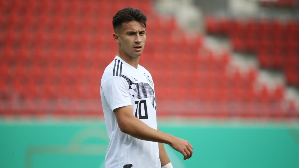 Fc Bayern Munchen Leiht Nicolas Kuhn Von Ajax Amsterdam Kicker