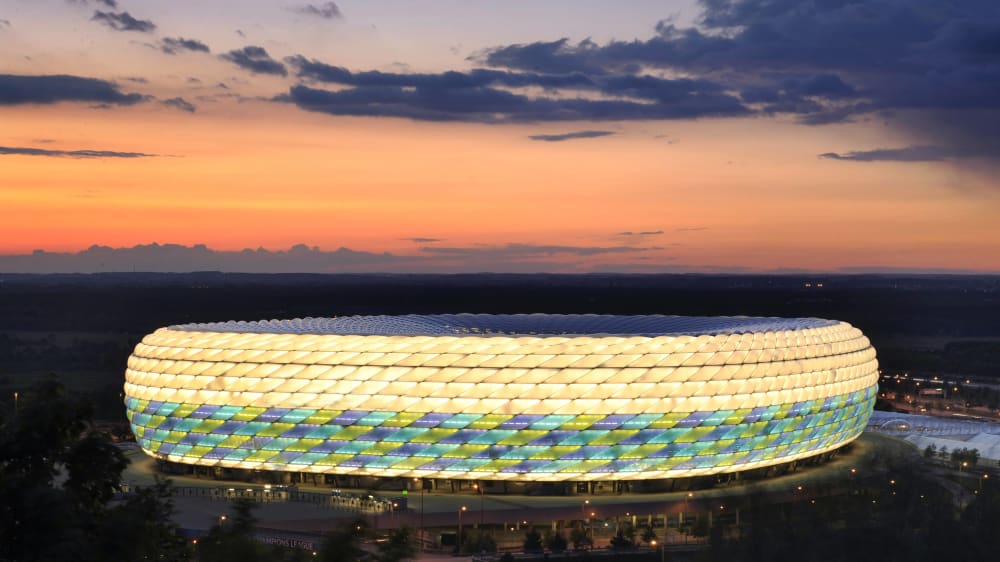 Heimat des FC Bayern - und künftig womöglich Ort für Football aus der NFL? Die Allianz Arena in München.