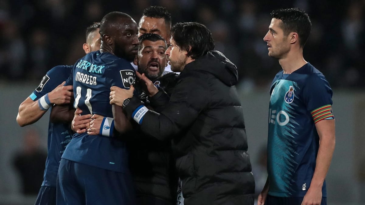 Rassismus Eklat Porto Sturmer Marega Verlasst Wutend Den Platz Kicker