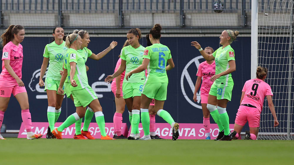 Doppelpack! Die Wolfsburgerin Lena Oberdorf (Nummer 5) avancierte gegen ihren Ex-Klub zur Matchwinnerin.