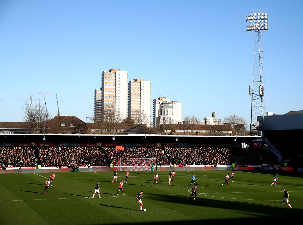 Lieblingsspiel An Jeder Ecke Ein Pub Griffin Park Des Brentford Fc Kicker