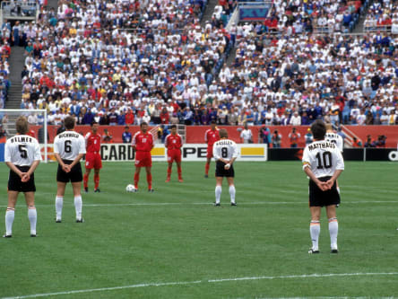 Schweigeminute am Tag von Escobars Ermordung beim WM-Achtelfinalspiel der DFB-Elf gegen Belgien am 2. Juli 1994.