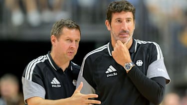 Bundestrainer Alex Mumbru (Deutschland) mit Assistenztrainer Alan Ibrahimagic l. (Deutschland) Gestik, Geste. Basketball Männer FIBA WM-Qualifikationsspiel, Second Round Group K, Deutschland - Niederlande, am 27.08.2026 in Köln Deutschland LanxessArena *** German National Team Coach Alex Mumbru with Assistant Coach Alan Ibrahimagic Germany: Gestures, Basketball Men s FIBA World Cup Qualifying Game, Second Round Group K, Germany vs. Netherlands, on August 27, 2026, at the LanxessArena in Cologne, Germany