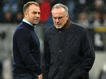Karl-Heinz Rummenigge (rechts) und Trainer Hansi Flick