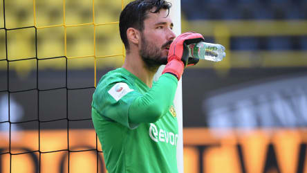 Roman Bürki é servido após o 0: 4 contra o Hoffenheim.