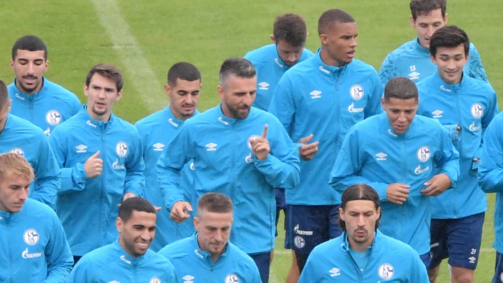 Mittendrin im Schalker Tross: Vedad Ibisevic am Donnerstag im Training.