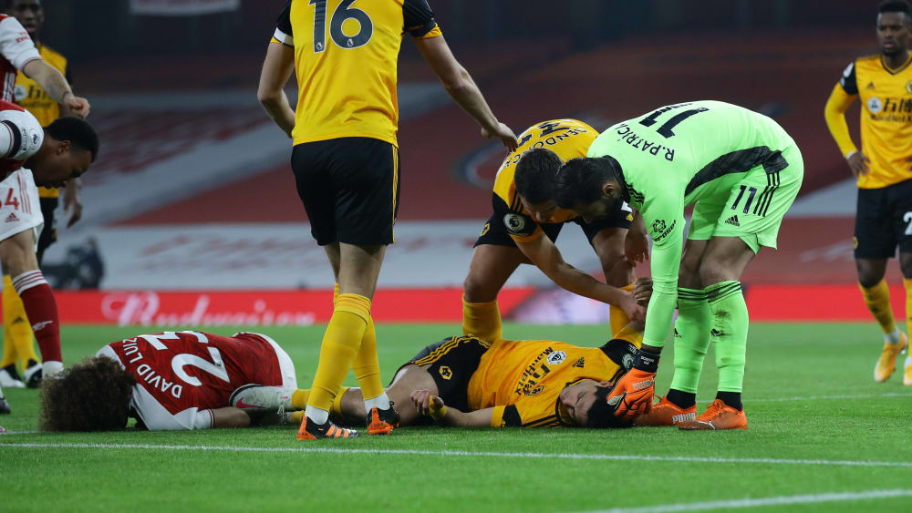 Nach Schock-Verletzung und 41 Jahren: Wolves gewinnen beim ...