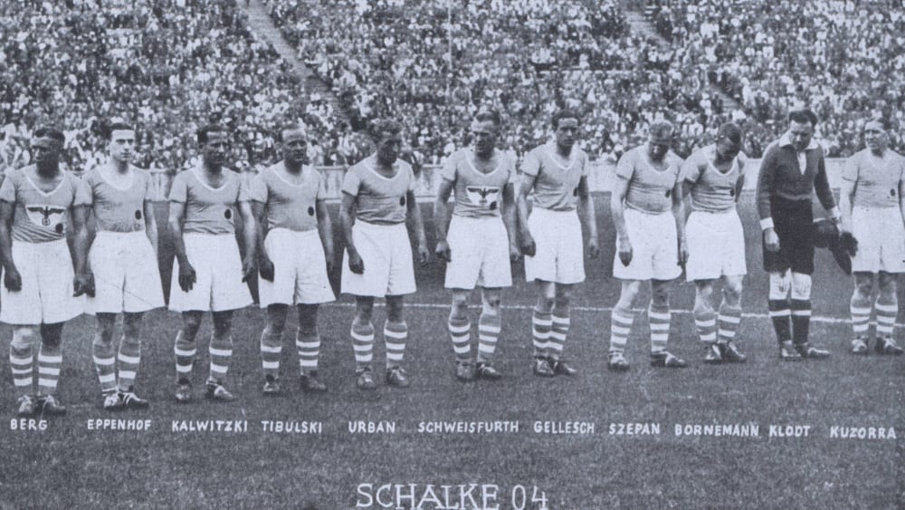 PK201818 + Deutscher Fußball Meister im 3.Reich FC Schalke 04 Postkarte 