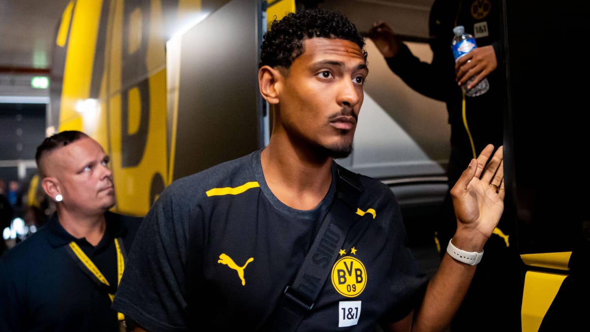 سباستيان هالر يفتتح تسجيله في الموسم 2023/2024 ويتحدث عن جولة بوروسيا دورتموند في الولايات المتحدة