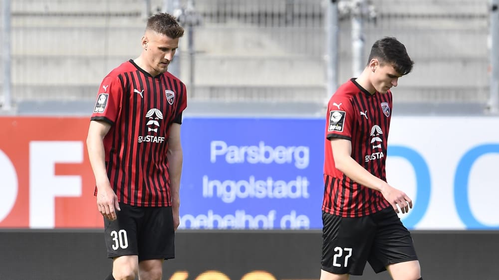 Enttäuschung in Ingolstadt: Die Schanzer um Kapitän Stefan Kutschke (li.) konnten im März noch nicht gewinnen.