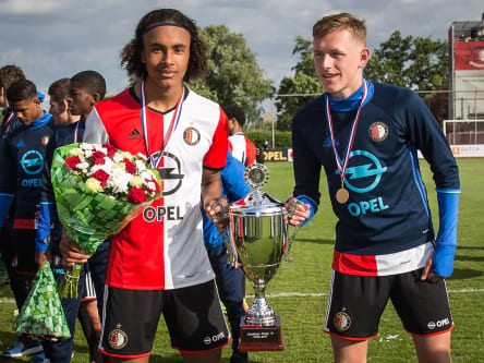 Joshua Zirkzee (li.) und Wouter Burger