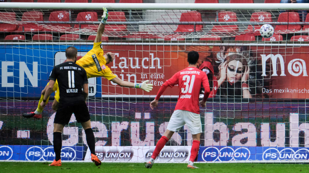 Der Schuss von Gaus brachte Ingolstadt in Front. Das konnte auch die Flugeinlage von HFC-Keeper Kai Eisele nicht verhindern.