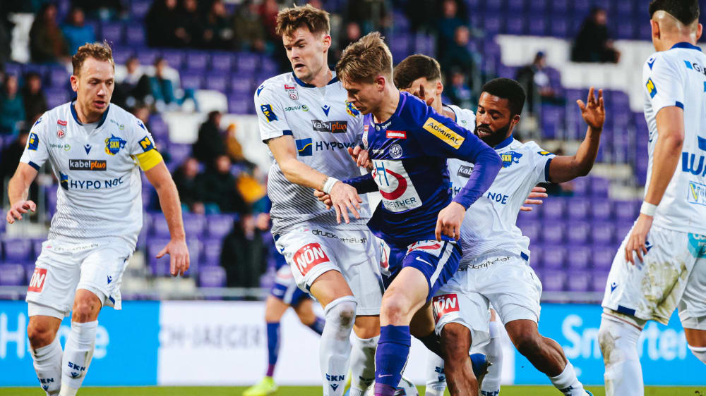 Bringt jede Menge Erfahrung, Qualität und auch Lust mit in die 3. Liga: Stefan Stangl (2.v.l.).