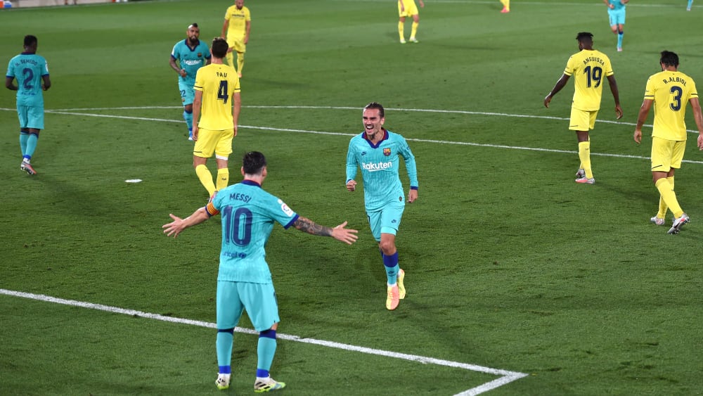 Mit der Sohle vorbereitet: Antoine Griezmann bedankt sich bei Vorbereiter Lionel Messi.