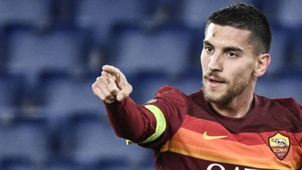 Da geht's lang: Roma-Kapitän Lorenzo Pellegrini freut sich über sein soeben erzieltes 1:0.