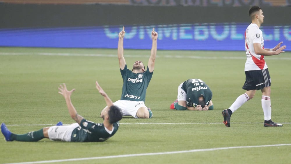 Erschöpft, aber glücklich: Palmeiras jubelt über den Finaleinzug.