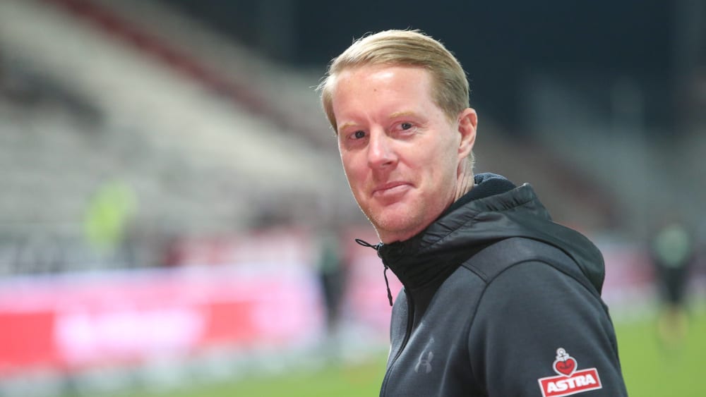 Auf der Erfolgswelle und auch für das Gastspiel im Wildpark zuversichtlich: St. Paulis Coach Timo Schultz.