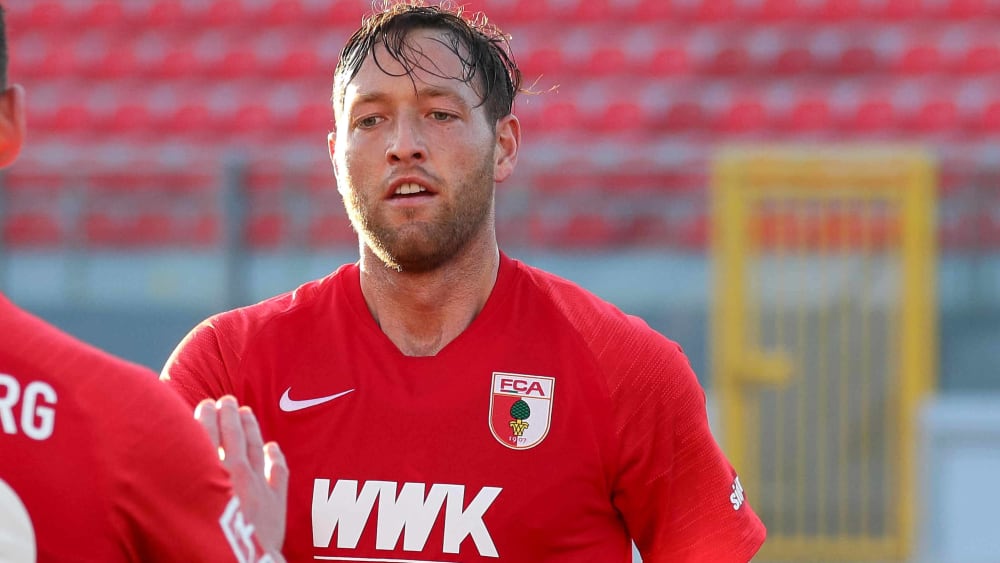 Bleibt beim FCA außen vor: Augsburgs Stürmer Julian Schieber.