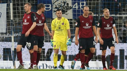 Bedröppelt: Die Nürnberger verloren mit ihrem Nachwuchskeeper Willert in Bochum.