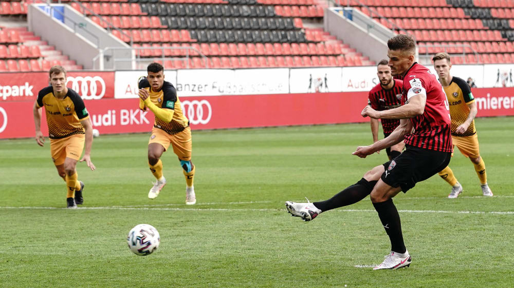 Souverän vom Punkt: Stefan Kutschke erzielt das frühe 1:0 für Ingolstadt.