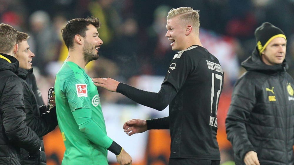Von wegen "schwierige Person": Roman Bürki (l.) mit Erling Haaland.