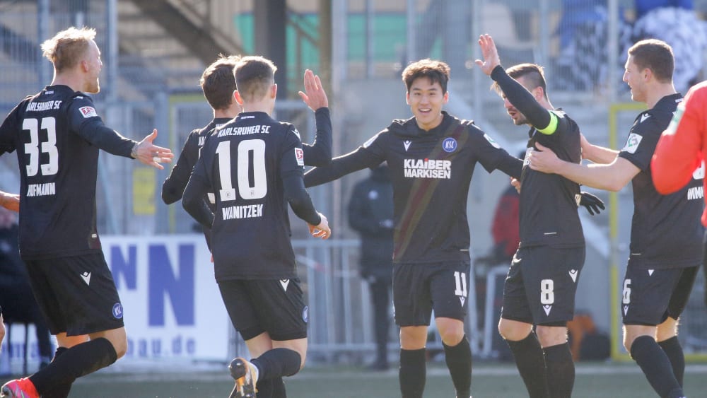 Zwei Tore und eine Vorlage gelangen Kyoung-Rok Choi (#11) beim Auswärtssieg seiner Karlsruher in Sandhausen.