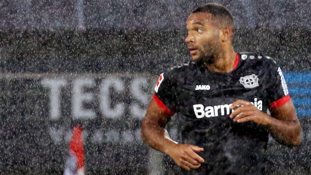 Jonathan Tah steht bei Bayer 04 Leverkusen derzeit etwas im Regen.