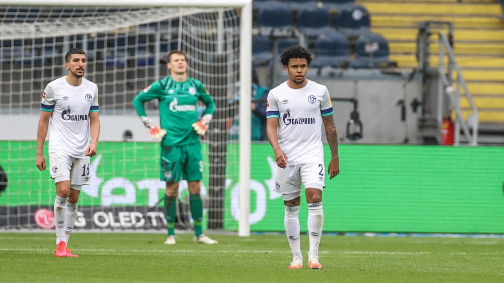 Ganz lange Gesichter: Der FC Schalke 04 um Weston McKennie ist nun schon seit 14 Bundesliga-Spielen ohne Sieg.