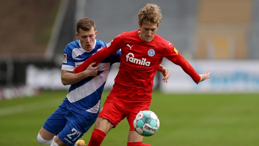 Kiels Routinier Johannes van den Bergh (re.) bleibt ein weiteres Jahr bei der KSV.