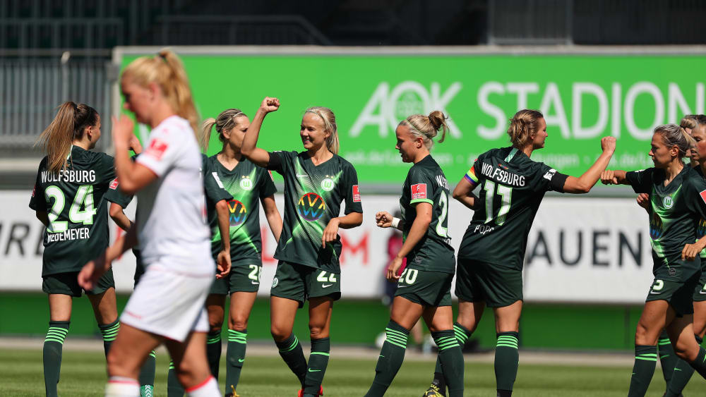 Standesgemäß: Wolfsburg um Kapitänin Alexandra Popp (Nr. 11) hielt Köln mit 4:0 in Schach.