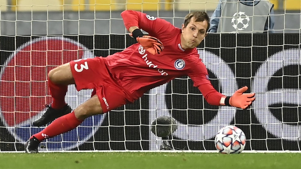 Bei beiden Elfmetern chancenlos: Gents Keeper Roef.