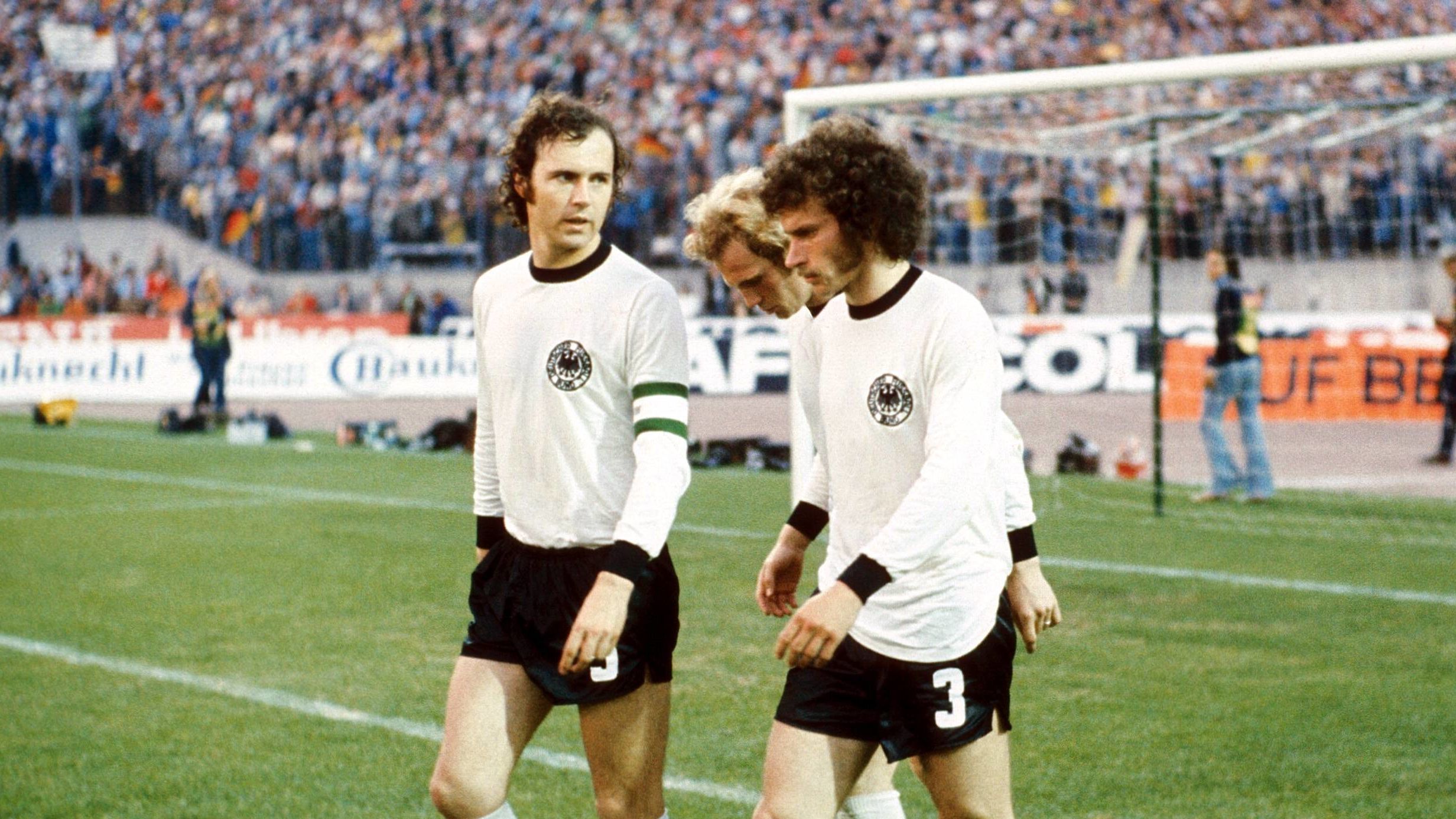 Leistungsträger beim FC Bayern und bei der Nationalmannschaft:  Franz Beckenbauer, Uli Hoeneß und Paul Breitner (v. li.)