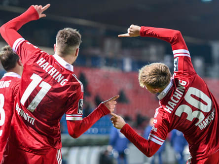 Große Freude: Patrick Hasenhüttl (l.) und Luca Marseiler bejubeln das zwischenzeitliche 1:0.