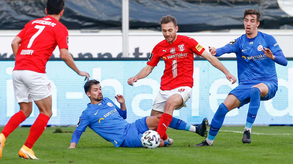 Gemeinsam für die Hansa-Defensive: Julian Riedel und Sven Sonnenberg (re.).