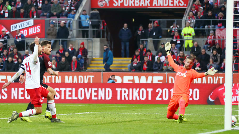 Das 0:1: Florian Niederlechner lässt Timo Horn keine Abwehrchance.