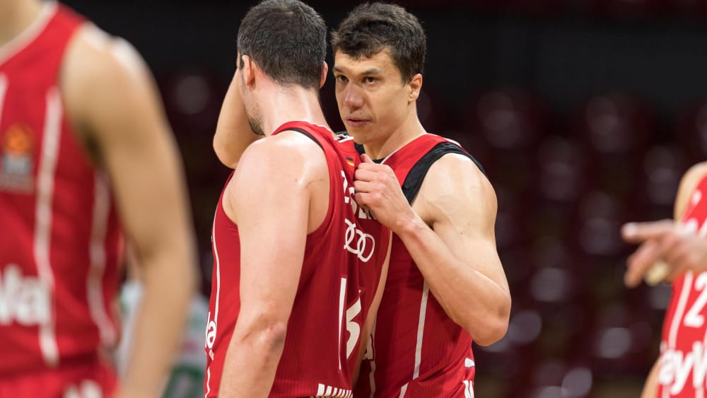 Hör mal zu: Paul Zipser und Vladimir Lucic (r.) im Gespräch.
