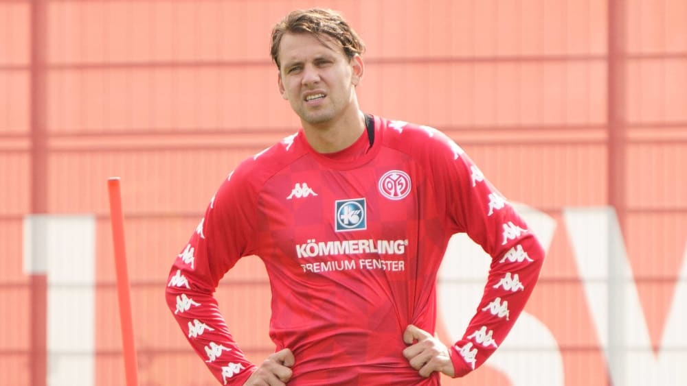 Mainz 05 Adam Szalai Erfolgreich Am Knie Operiert Kicker
