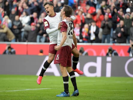 Freudenschreie: Philippe Coutinho und Thomas Müller (r.) beim Torjubel.