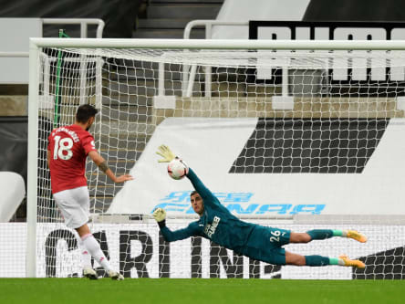 Karl Darlow, Bruno Fernandes (l.)