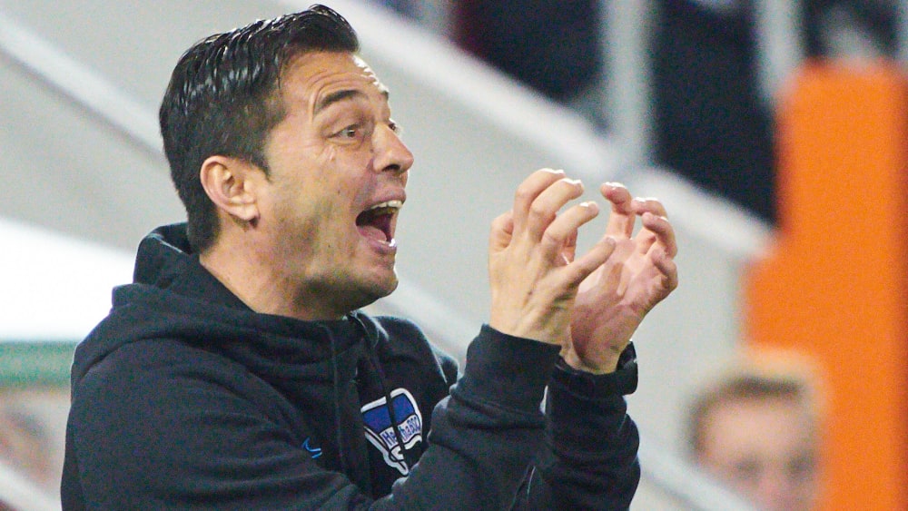 Elf Punkte aus zwölf Spielen: Herthas Trainer Ante Covic steht mit dem Rücken zur Wand.