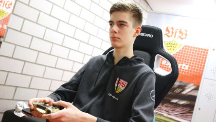 Das ist nun Vergangenheit: Lukas "Lukas_1004" Seiler für den VfB am Controller.